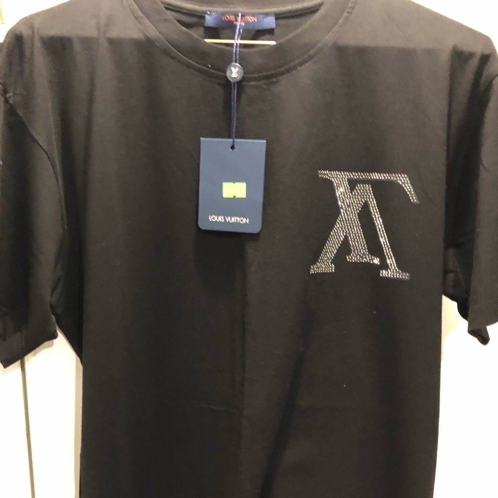 XL t-shirt LV, also a very rare piece and herd to find anymore.